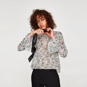 🎀 5/$25 NWT Zara toile floral print bell sleeve top sz XS